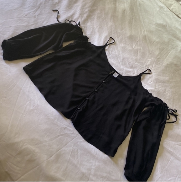 Divided Black Off-the-Shoulder Peasant Style Blouse Size 12 - Picture 7 of 10